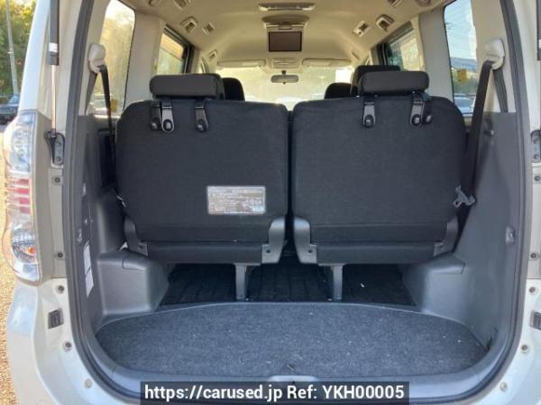 Used 2010 AT toyota voxy ZRR70W Image[6]