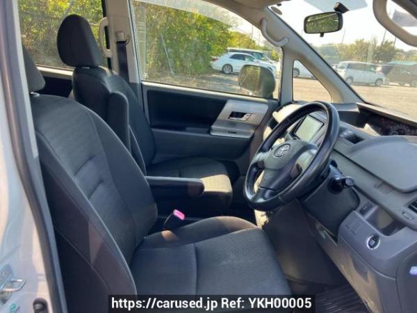 Used 2010 AT toyota voxy ZRR70W Image[9]