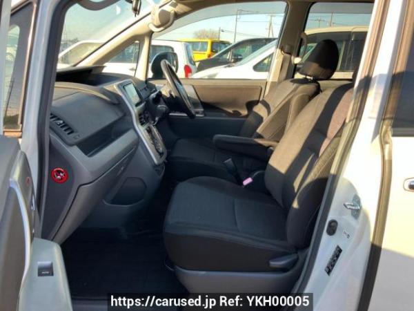Used 2010 AT toyota voxy ZRR70W Image[10]