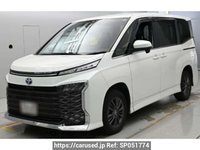Buy Used 2023 Toyota Voxy ZWR95W (SP051774) - Carused.jp