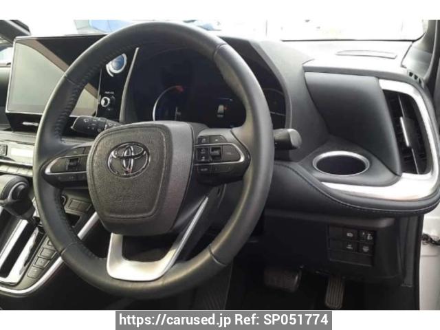 Buy Used 2023 Toyota Voxy ZWR95W (SP051774) - Carused.jp