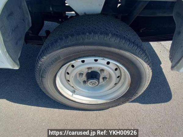 Used 2004 AT toyota regiusace-van TRH112V Image[28]