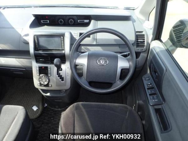 Used 2010 AT toyota noah ZRR75G Image[18]