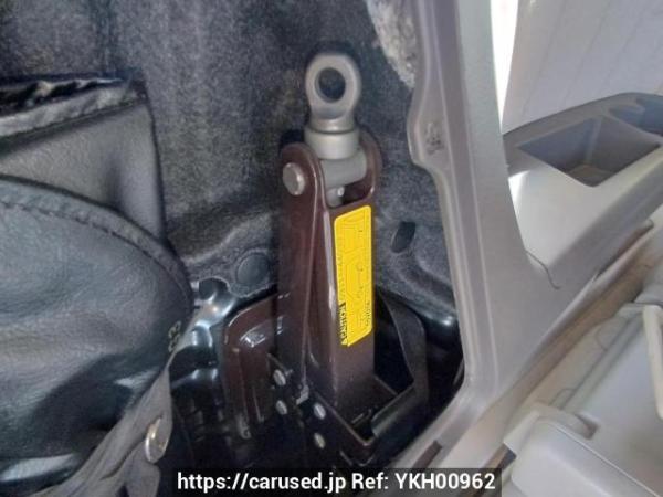 Used 2004 AT toyota alphard MNH10W Image[41]