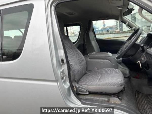 Used 2005 AT toyota hiace-wagon TRH214W Image[11]
