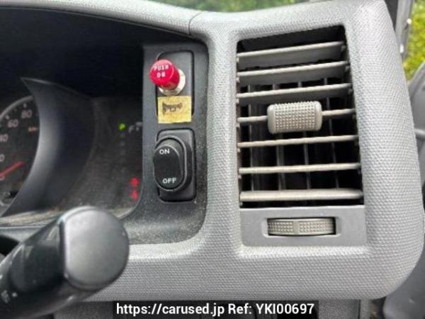 Used 2005 AT toyota hiace-wagon TRH214W Image[24]