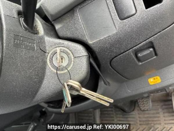 Used 2005 AT toyota hiace-wagon TRH214W Image[27]