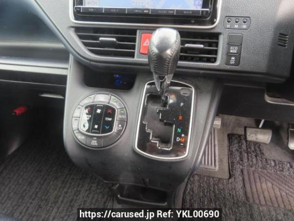 Used 2014 AT toyota noah ZRR80W Image[26]
