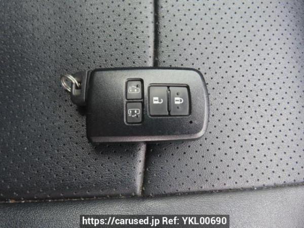 Used 2014 AT toyota noah ZRR80W Image[32]