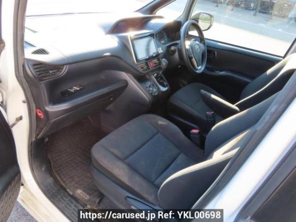 Used 2015 AT toyota noah ZRR80G Image[12]