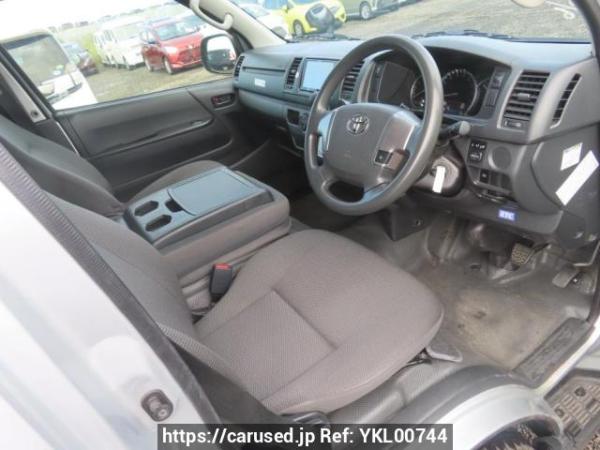 Used 2018 AT toyota regiusace-van TRH200V Image[12]