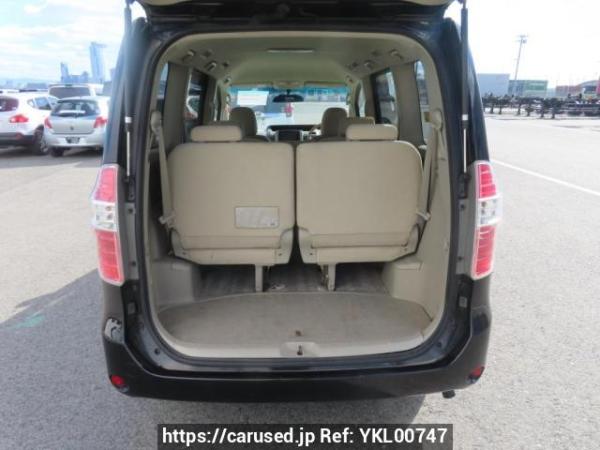 Used 2007 AT toyota noah ZRR70G Image[8]