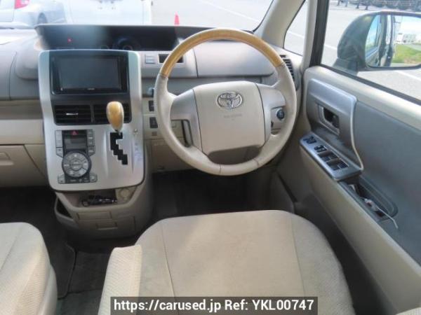 Used 2007 AT toyota noah ZRR70G Image[25]