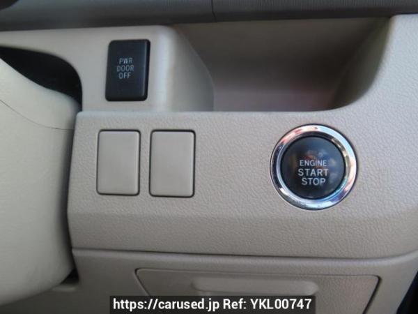 Used 2007 AT toyota noah ZRR70G Image[33]