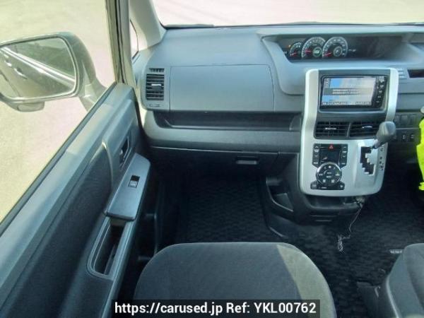Used 2010 AT toyota noah ZRR75G Image[18]