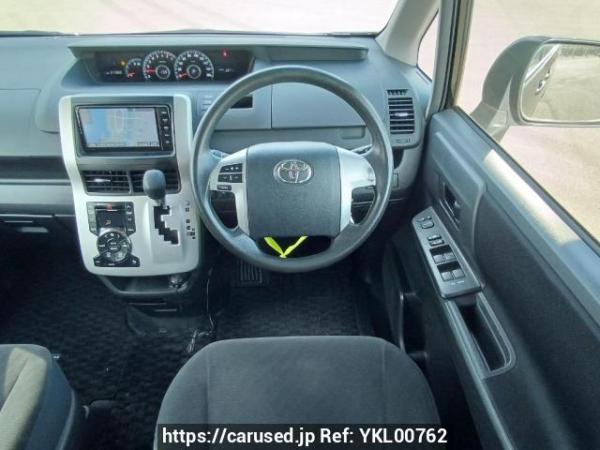Used 2010 AT toyota noah ZRR75G Image[19]