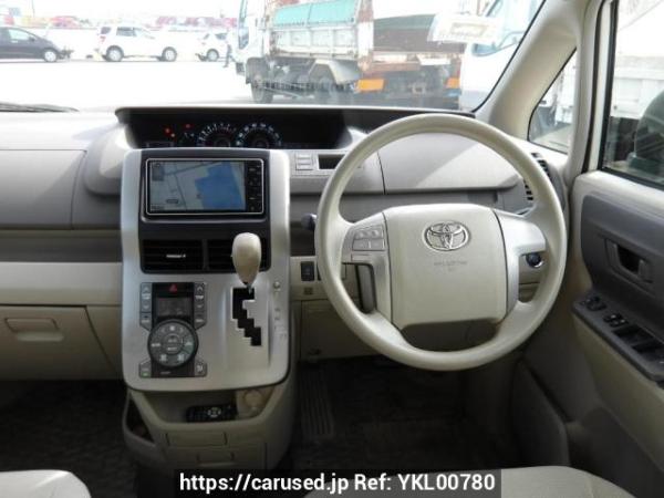 Used 2010 AT toyota noah ZRR70G Image[20]