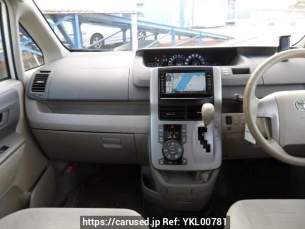 Used 2008 AT toyota noah ZRR70G Image[19]