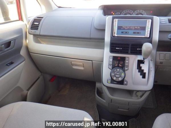 Used 2009 AT toyota noah ZRR75G Image[17]