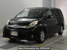 Toyota Isis ZGM10W