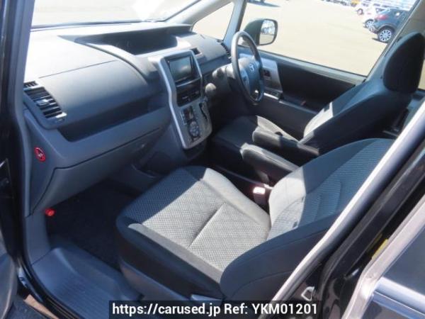 Used 2009 AT toyota noah ZRR70W Image[12]