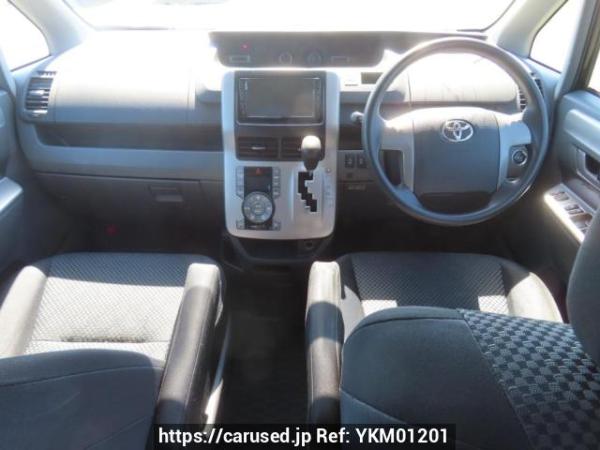 Used 2009 AT toyota noah ZRR70W Image[17]