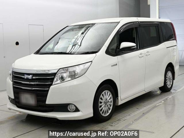 Buy Used 2015 Toyota Noah ZWR80G (OP02A0F6) - Carused.jp