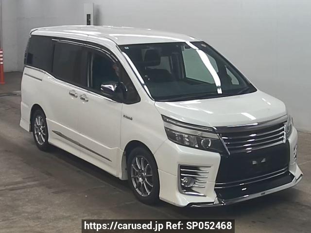 Buy Used 2016 Toyota Voxy ZWR80W (SP052468) - Carused.jp