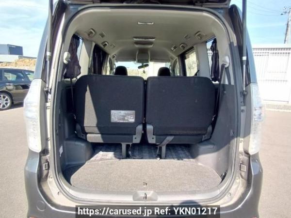 Used 2007 AT toyota noah ZRR75W Image[8]
