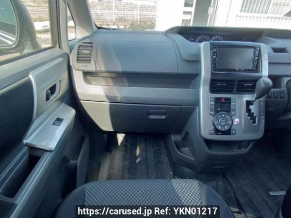 Used 2007 AT toyota noah ZRR75W Image[18]