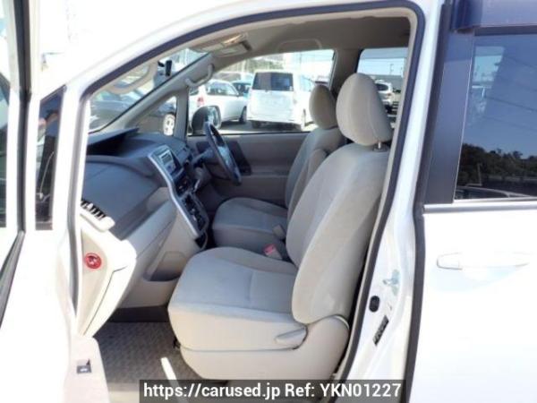 Used 2010 AT toyota noah ZRR75G Image[13]