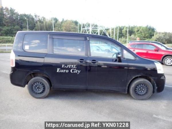 Used 2007 AT toyota noah ZRR75G Image[7]