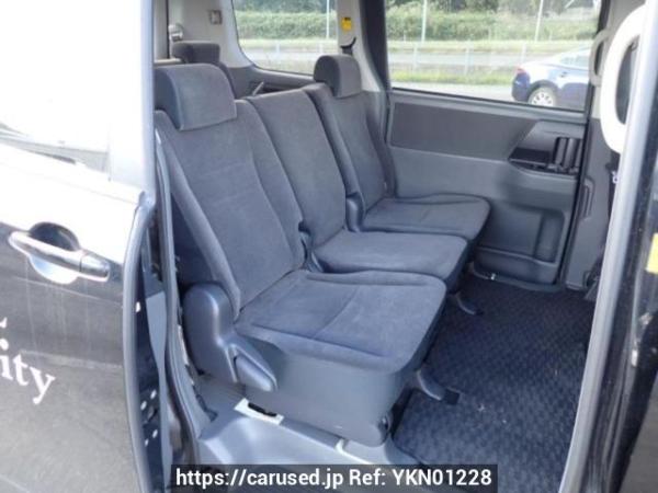 Used 2007 AT toyota noah ZRR75G Image[14]