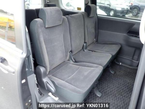 Used 2007 AT toyota noah ZRR70G Image[13]
