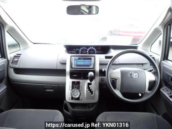 Used 2007 AT toyota noah ZRR70G Image[16]