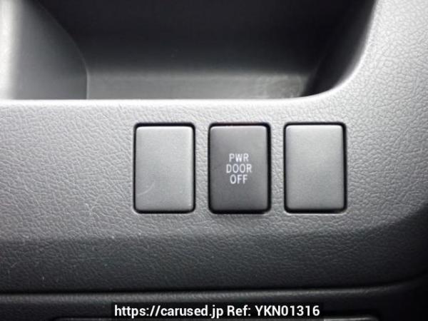 Used 2007 AT toyota noah ZRR70G Image[25]