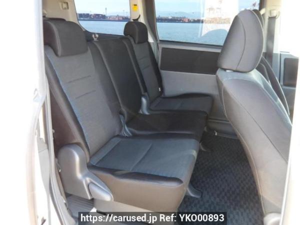 Used 2008 AT toyota voxy ZRR70W Image[15]
