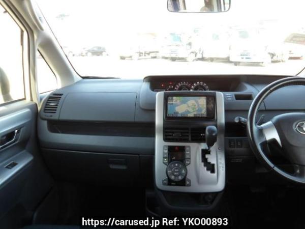 Used 2008 AT toyota voxy ZRR70W Image[19]