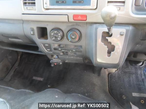 Used 2005 AT toyota regiusace-van KDH200V Image[26]