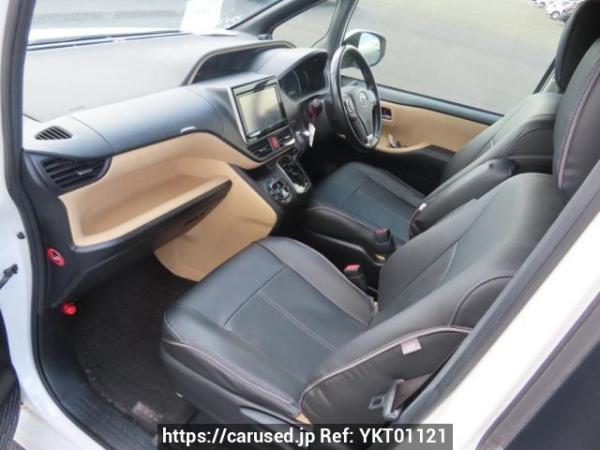 Used 2014 AT toyota noah ZRR80G Image[15]