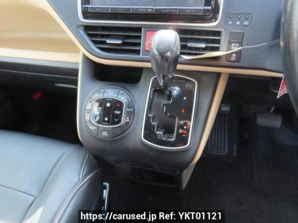 Used 2014 AT toyota noah ZRR80G Image[32]