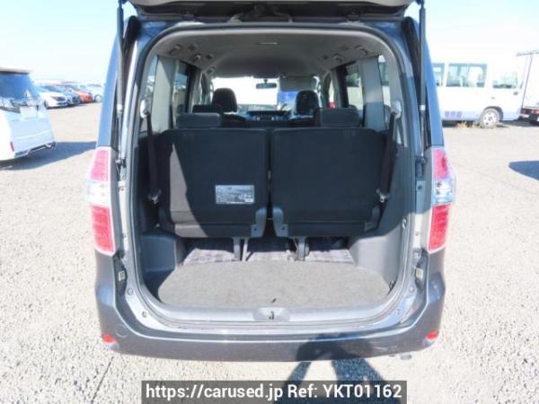 Used 2007 AT toyota noah ZRR70G Image[8]
