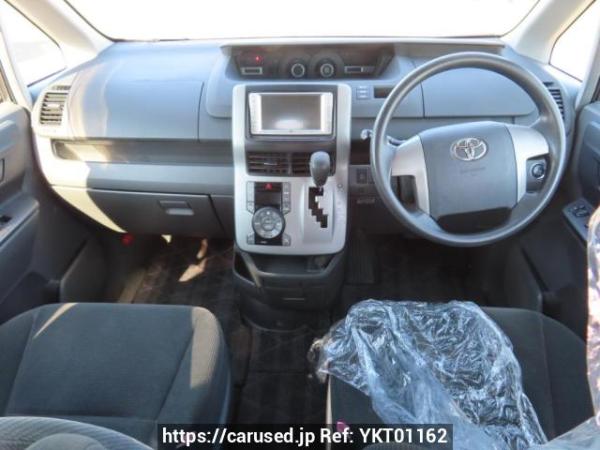 Used 2007 AT toyota noah ZRR70G Image[22]