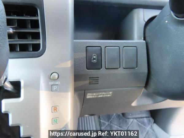 Used 2007 AT toyota noah ZRR70G Image[32]