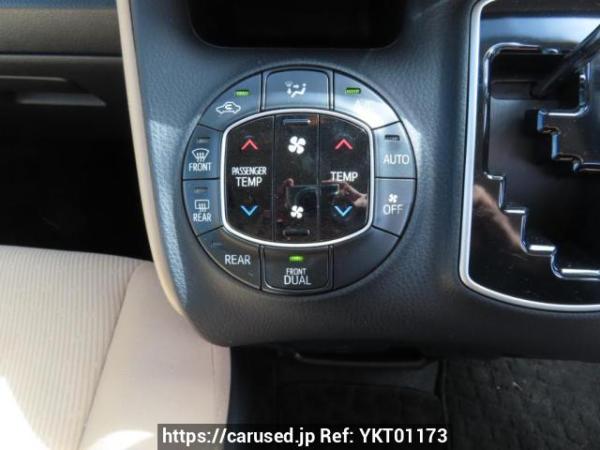 Used 2014 AT toyota noah ZRR80G Image[32]