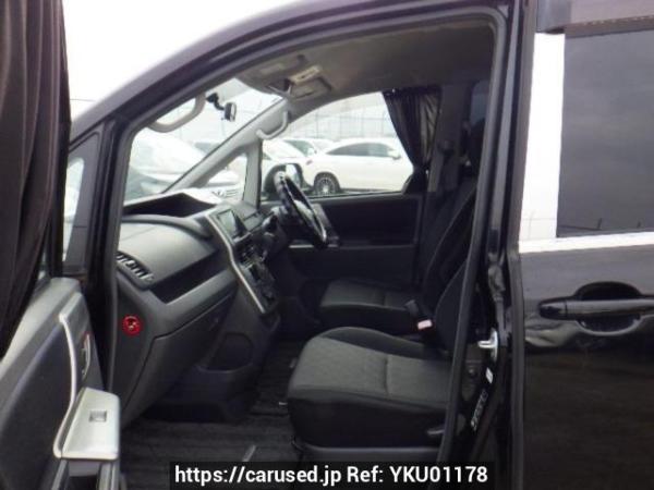 Used 2009 AT toyota noah ZRR70W Image[12]