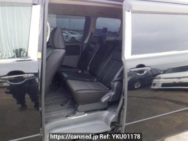 Used 2009 AT toyota noah ZRR70W Image[14]