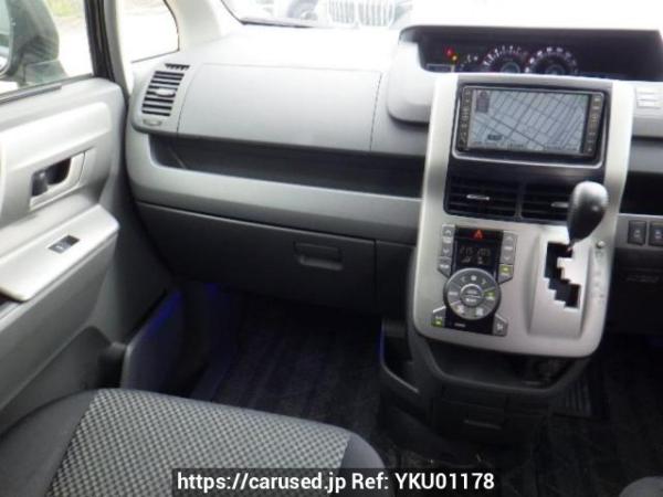 Used 2009 AT toyota noah ZRR70W Image[17]