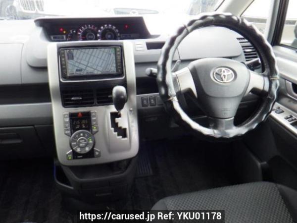 Used 2009 AT toyota noah ZRR70W Image[19]