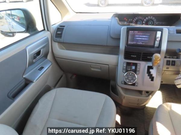 Used 2009 AT toyota noah ZRR70W Image[18]